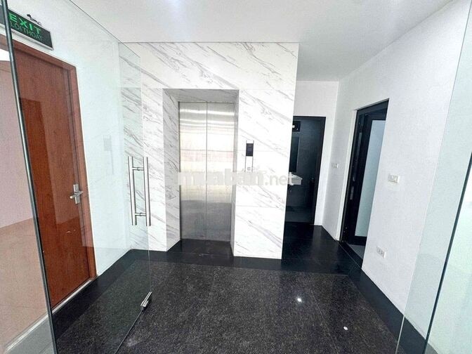 Cho thuê sàn Văn phòng phố Cầu Giấy thông sàn 180m2 sử dụng 140m2 giá