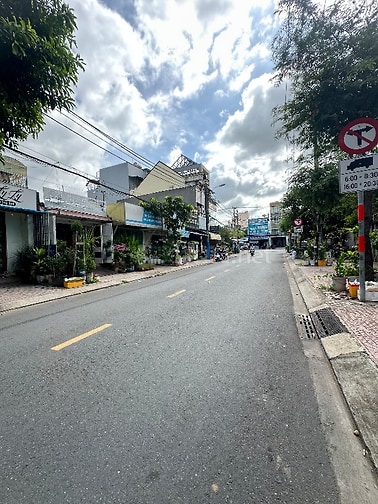 Nhà phước bình kinh doanh, 100m2, đường rộng 16m, sổ đẹp, giá 12 tỷ