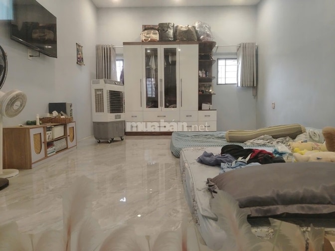 Nhà phước bình kinh doanh, 100m2, đường rộng 16m, sổ đẹp, giá 12 tỷ