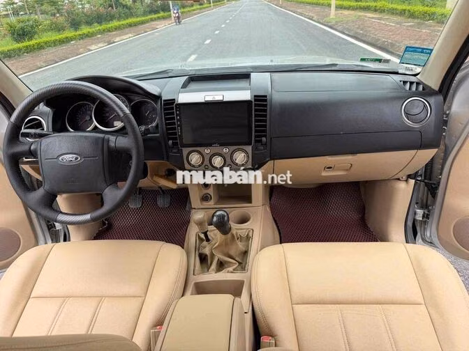Ford Everest 2011 Số sàn Bạc