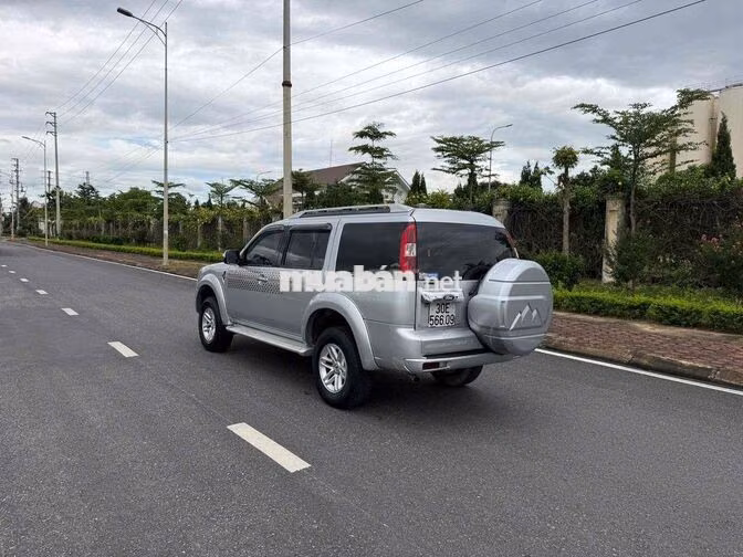Ford Everest 2011 Số sàn Bạc