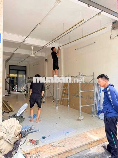 E có mặt bằng 2 mặt tiền lô góc đẹp nhất tại Khương Đình cần nhượng lạ