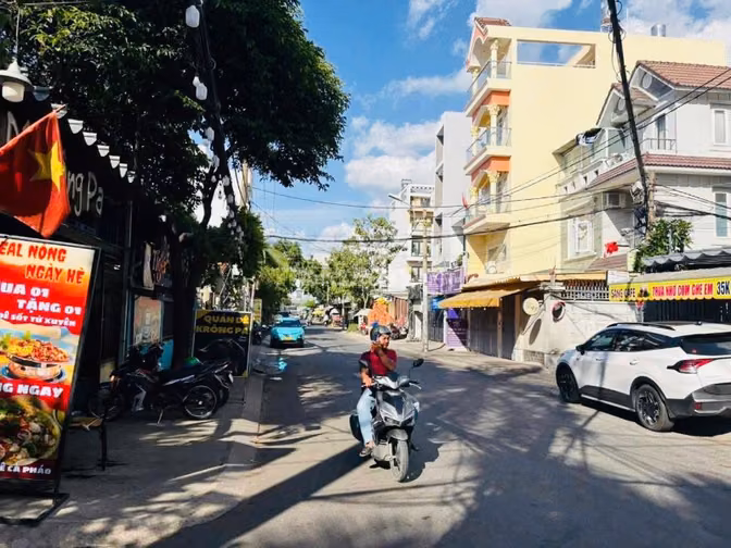 Bán nhà Biệt thự rẻ HXH (12,5x12) 496/15 Dương Quảng Hàm p6 Gò Vấp 