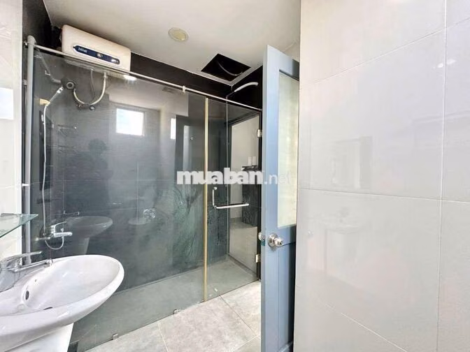 Em còn 1 phòng studio siêu rộng rẻ ngay trung tâm Quận 10 - Quận 3 