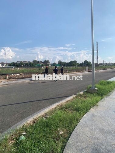 KHÔNG CÓ NHU CẦU Ở CẦN NHƯỢNG LẠI 1 LÔ SONG HÀNH