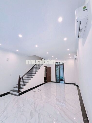 CHO THUÊ LIỀN KỀ 5 TẦNG – FULL ĐỒ CAO CẤP SÁT VINCOM – 20 TRIỆU/THÁNG