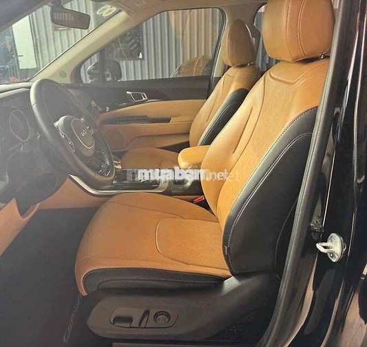 Kia Carnival Luxury 2022 8 chỗ Đen 78000 km
