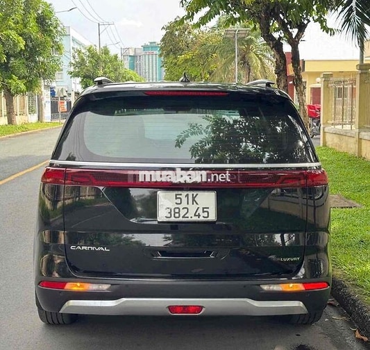 Kia Carnival Luxury 2022 8 chỗ Đen 78000 km