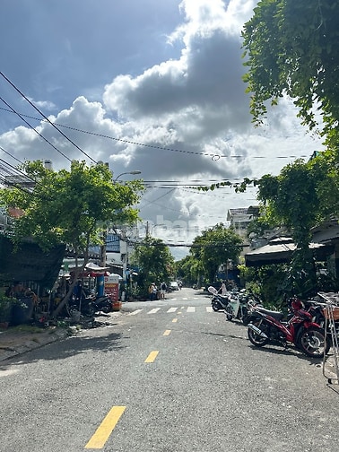 Nhà đẹp 3 tầng sân thượng, Phước Bình Q9, 100m2, giá 10,5 tỷ. 