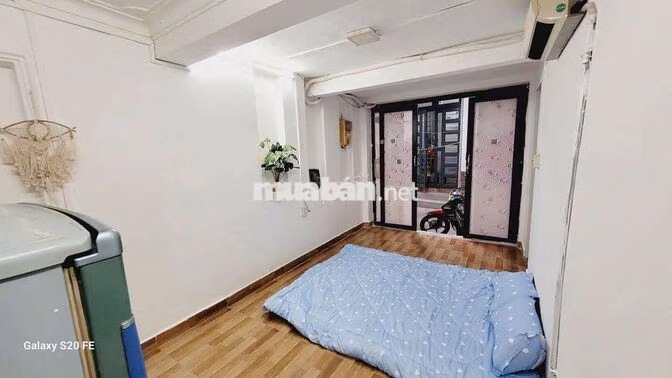 Phòng trệt ngay mặt đất lối đi riêng siêu rẻ ngay trung tâm Quận 10