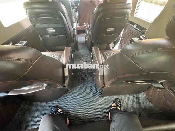 Ford Transit Limousine 10 chỗ 2020