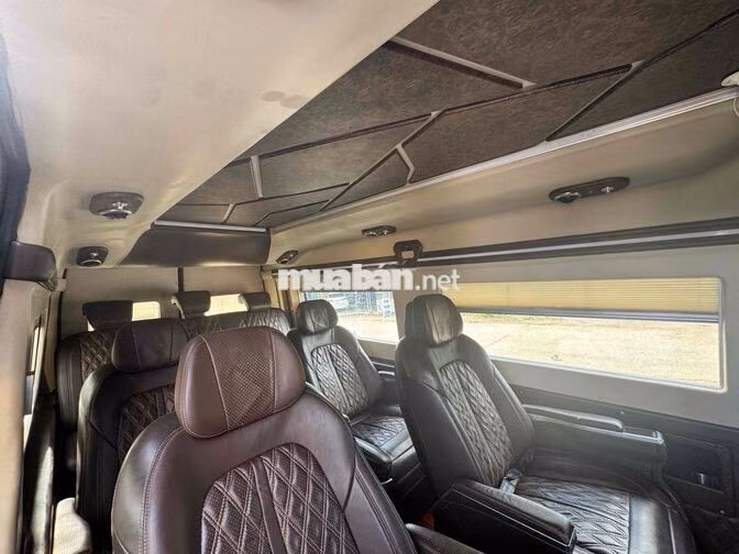 Ford Transit Limousine 10 chỗ 2020