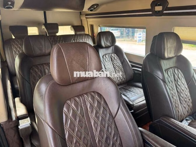 Ford Transit Limousine 10 chỗ 2020