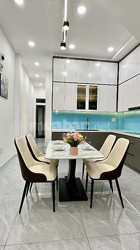 Chính chủ cần bán nhà 2 tầng, 3 phòng ngủ gần chợ Xuân Thới Thượng