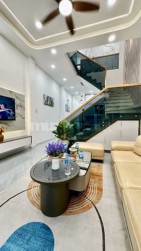 Chính chủ cần bán nhà 2 tầng, 3 phòng ngủ gần chợ Xuân Thới Thượng