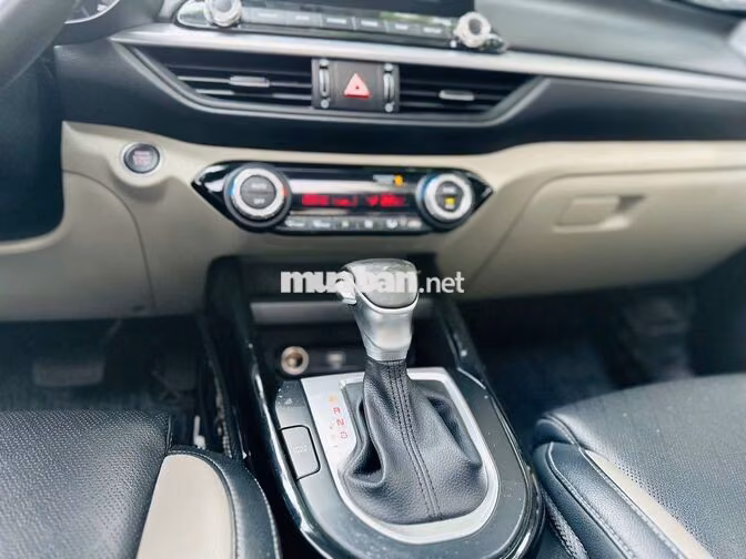 Kia K3 1.6 Luxury 2025 Đen 25.000 km