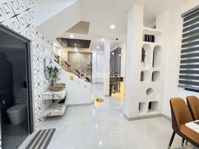 Bán gấp - hẻm xe hơi - 4 tỷ 090 Đường Bùi Quang Là, Gò Vấp - DT 47 m2