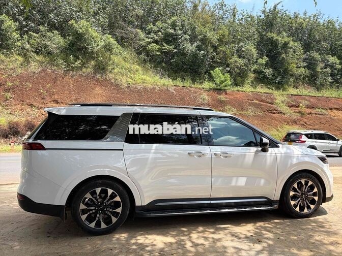 KIA Carnival 2024 2.2D Signature Trắng