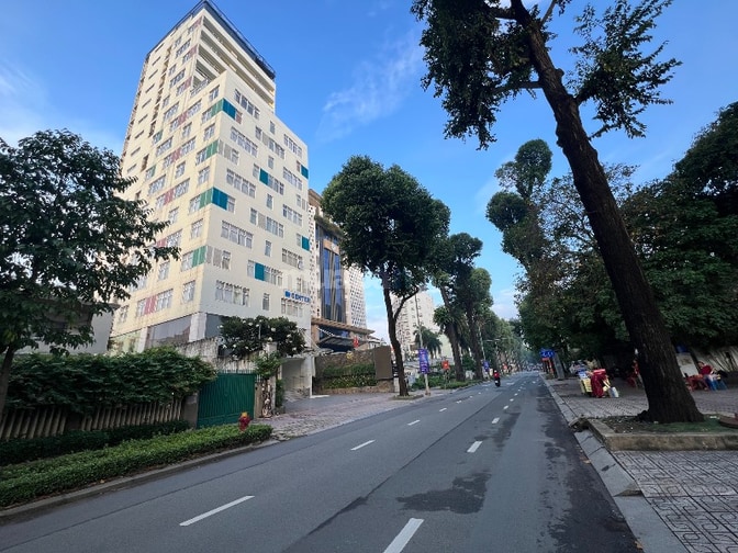 CHUYỂN NHƯỢNG TOÀ NHÀ KHÁCH SẠN 2 HẦM + 16 TẦNG CHO THUÊ 1,6 TỶ/THÁN