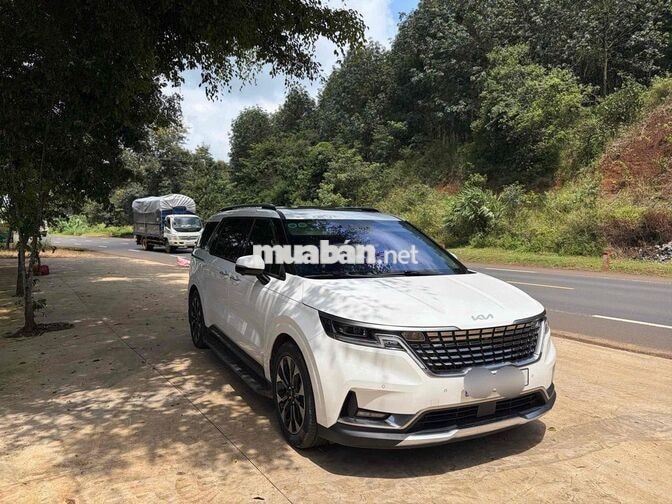 KIA Carnival 2024 2.2D Signature Trắng