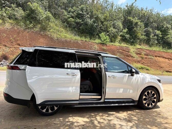KIA Carnival 2024 2.2D Signature Trắng