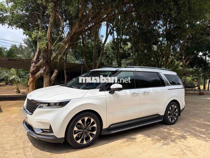 KIA Carnival 2024 2.2D Signature Trắng