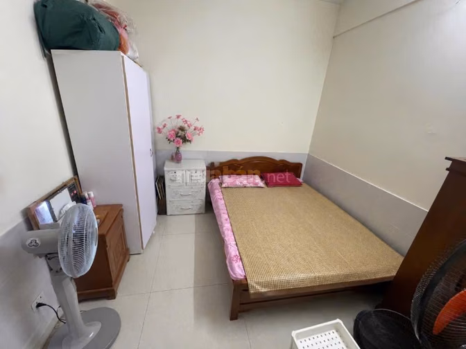 Bán CC Lô góc Quân Đội Ngọc Thụy 104m2 tầng cao hơn 5 tỷ 0968119926