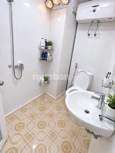 Bán CC Lô góc Quân Đội Ngọc Thụy 104m2 tầng cao hơn 5 tỷ 0968119926