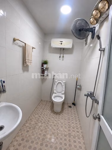 Bán CC Lô góc Quân Đội Ngọc Thụy 104m2 tầng cao hơn 5 tỷ 0968119926