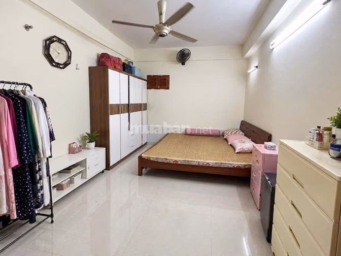 Bán CC Lô góc Quân Đội Ngọc Thụy 104m2 tầng cao hơn 5 tỷ 0968119926