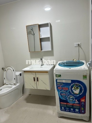 Cho thuê căn hộ khép kín phố Vĩnh Hồ, Đống Đa, đủ đồ, thang máy