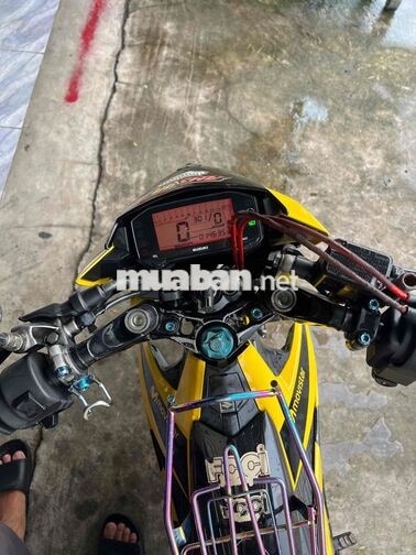 Suzuki Satria Vàng đen