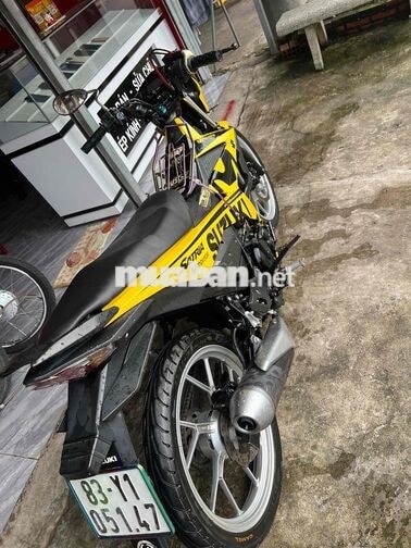 Suzuki Satria Vàng đen