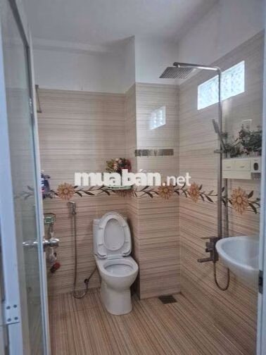 Cho thuê nhà 10tr/ 4pn , 3wc , bà điểm