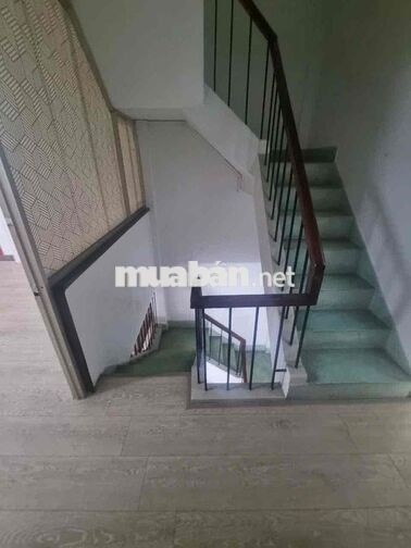 Cho thuê nhà rộng rãi, 1 trệt 2 lầu - Lê Hồng Phong Q10