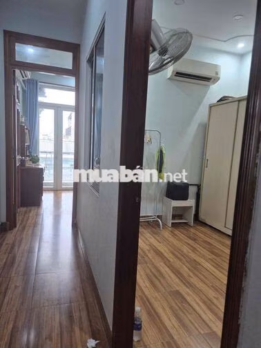 Cho thuê nhà 10tr/ 4pn , 3wc , bà điểm