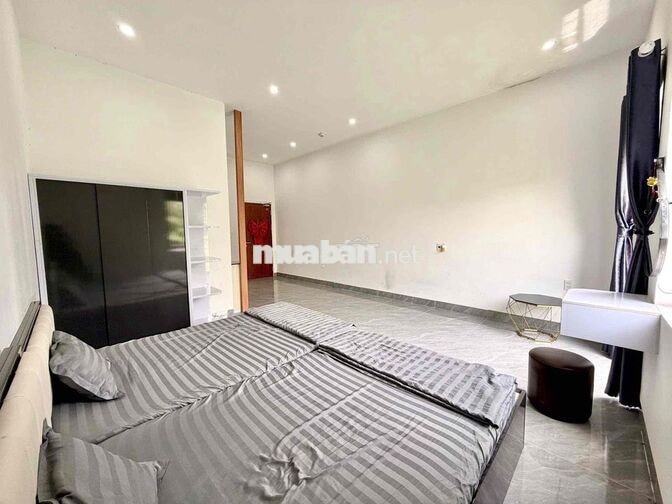 phòng 40m2_1 phòng ngủ, ban công, nội thấy đầy đủ_ 196 Phan Xích Long