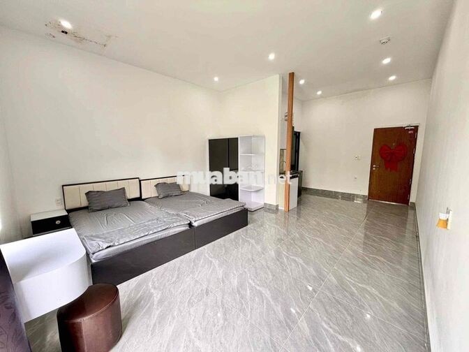 phòng 40m2_1 phòng ngủ, ban công, nội thấy đầy đủ_ 196 Phan Xích Long