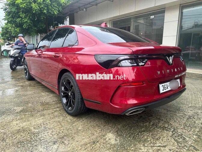 VinFast Lux A2.0 Turbo Đỏ