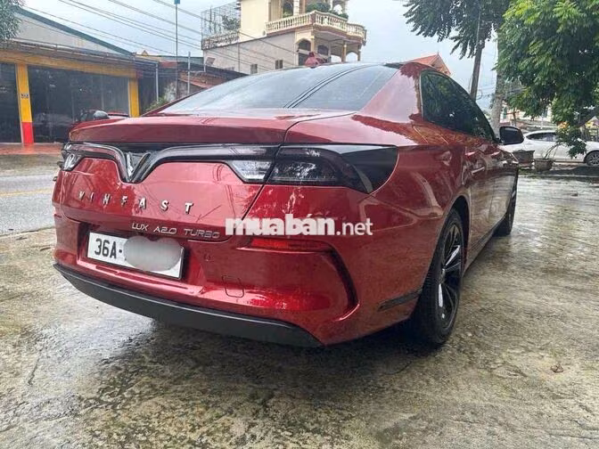 VinFast Lux A2.0 Turbo Đỏ