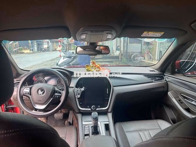 VinFast Lux A2.0 Turbo Đỏ