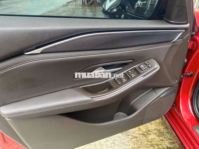 VinFast Lux A2.0 Turbo Đỏ