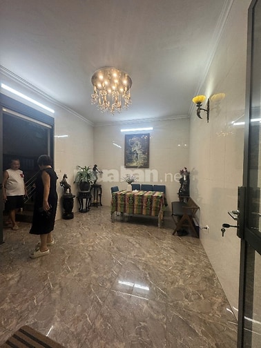 Cho Thuê nhà Riêng Phố Hàng Chuối gồm 2 ngủ đẹp và 3vs