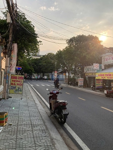 Toà nhà góc 2 MT Làng đại Học ABC , Phước Kiển . DT: 20x30 . Hầm 5,5L