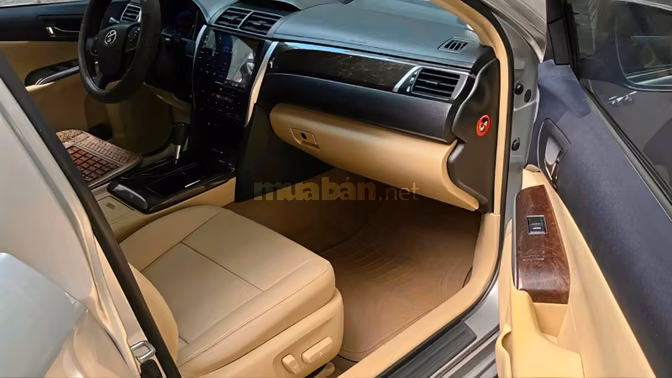 Gia đình bán xe Toyota Camry bản 2.0E đời 2016