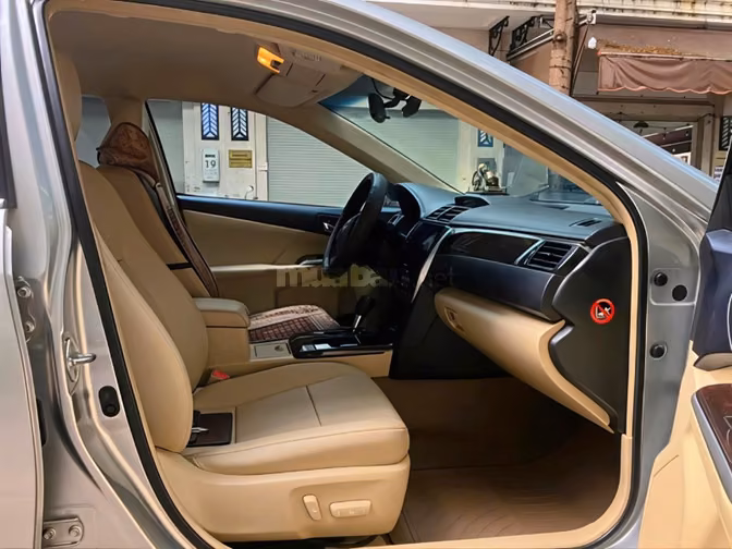 Gia đình bán xe Toyota Camry bản 2.0E đời 2016