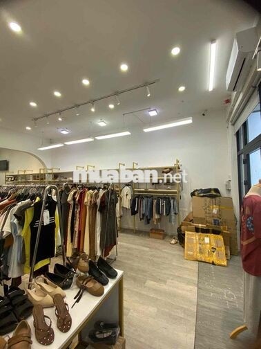 Mặt bằng ngang 6 Cách Mạng Tháng 8 gần ngã 6 Chùa Bà Bình Dương