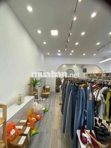 Mặt bằng ngang 6 Cách Mạng Tháng 8 gần ngã 6 Chùa Bà Bình Dương