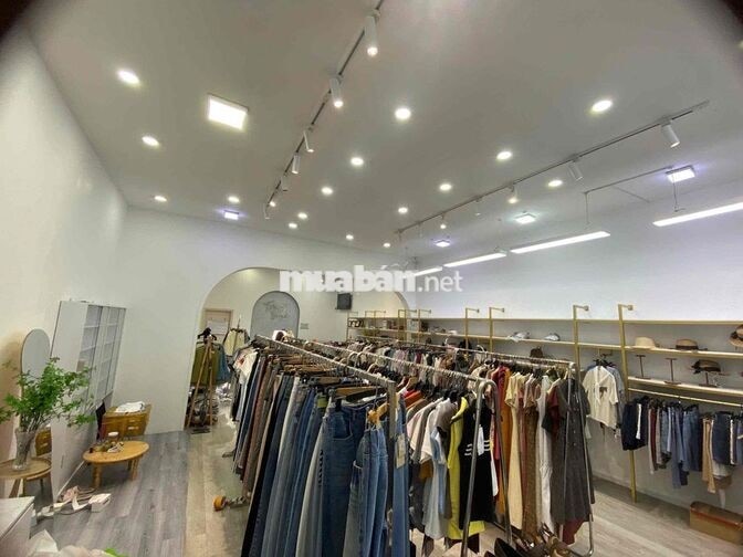 Mặt bằng ngang 6 Cách Mạng Tháng 8 gần ngã 6 Chùa Bà Bình Dương