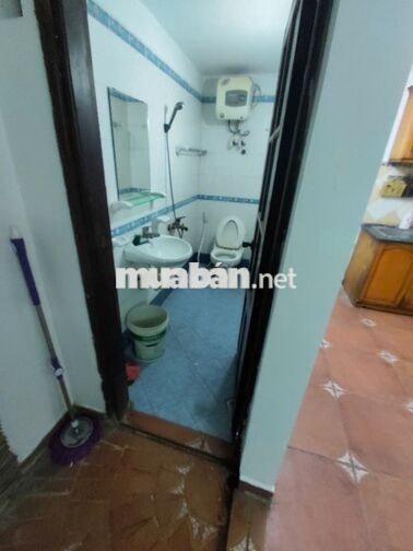 nhà nguyên căn, 3 tầng 4 PN 3 WC gần ngã tư Ô Chợ Dừa cạnh bến xe buýt